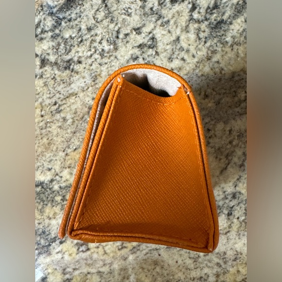 Tory Burch sunglasses Case - Picture 6 of 9